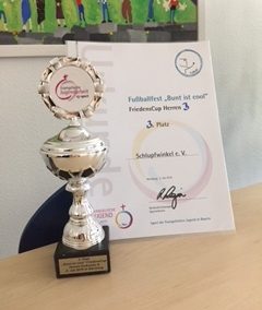 Schlupfwinkel Team beim FriedensCup „Bunt ist Cool“ 2016